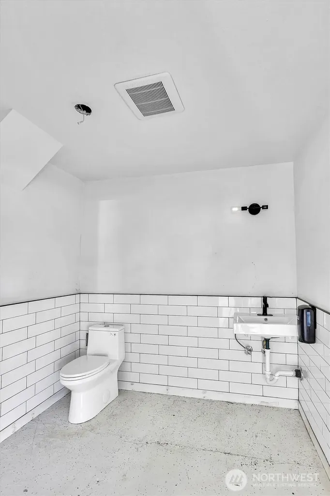 9808 17th Avenue SW Seattle WA 98106