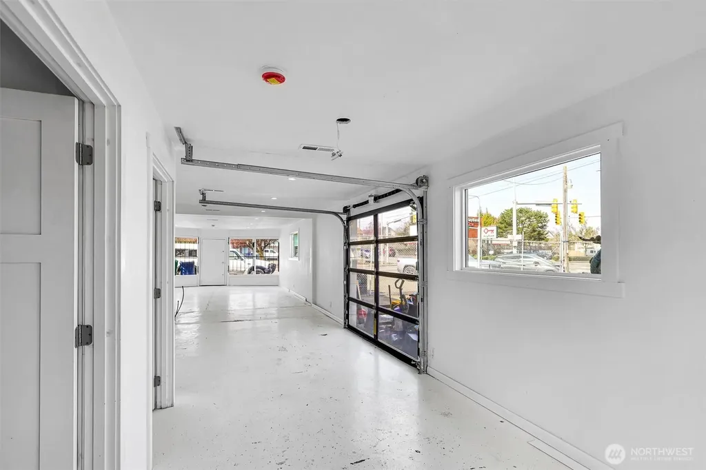 9808 17th Avenue SW Seattle WA 98106