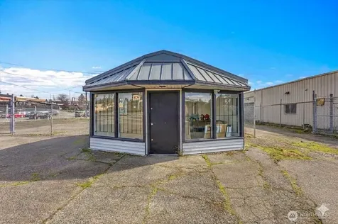 9808 17th Avenue SW Seattle WA 98106