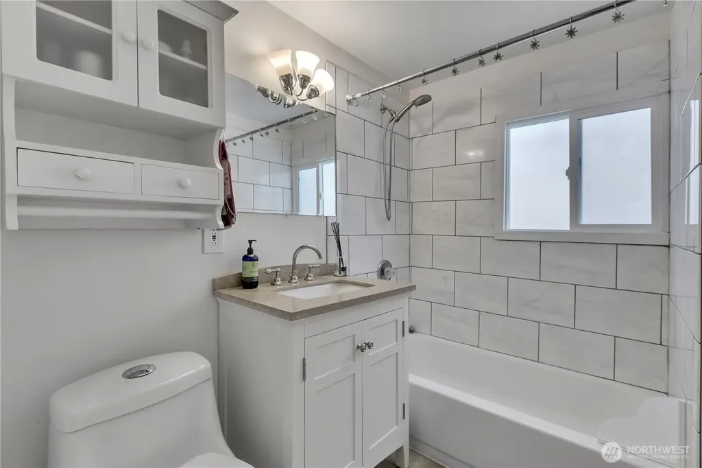 2307 SW Myrtle Street Seattle WA 98106