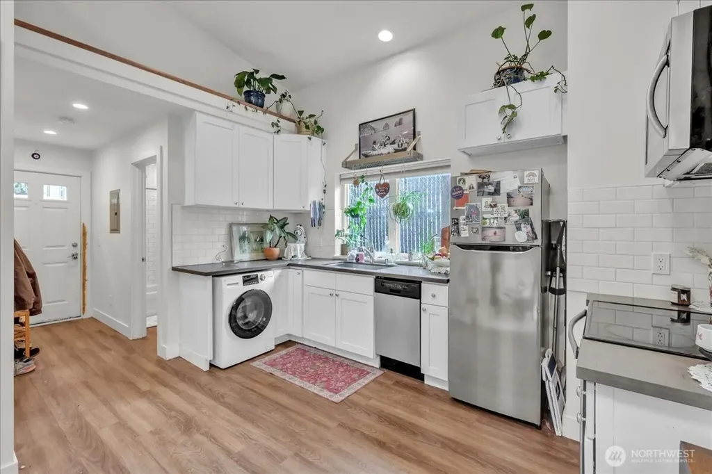 172 16th Avenue Seattle WA 98122