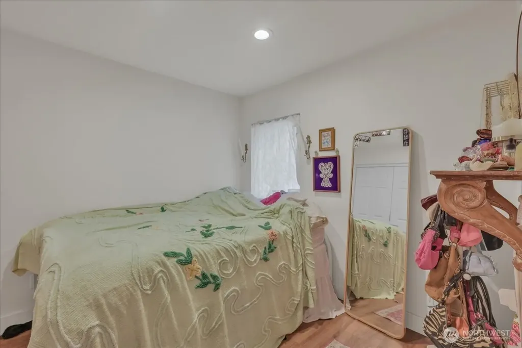172 16th Avenue Seattle WA 98122