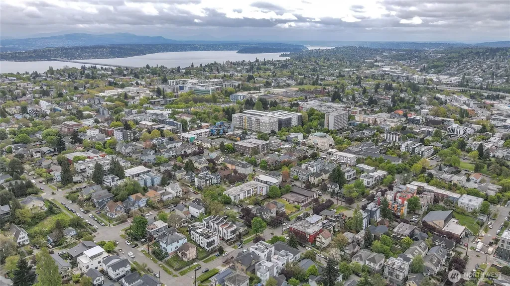 172 16th Avenue Seattle WA 98122