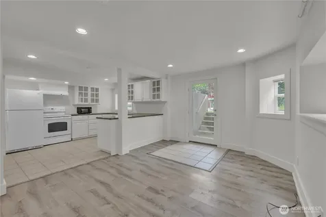 172 16th Avenue Seattle WA 98122