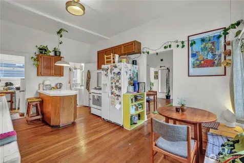 172 16th Avenue Seattle WA 98122