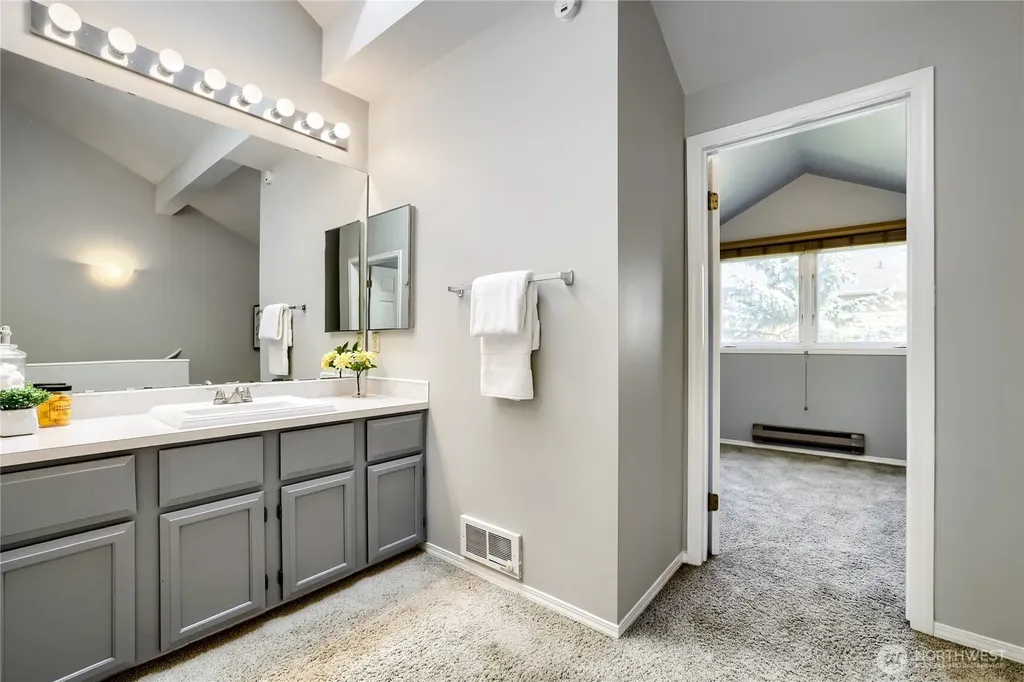 806 NW 52nd Street Seattle WA 98107