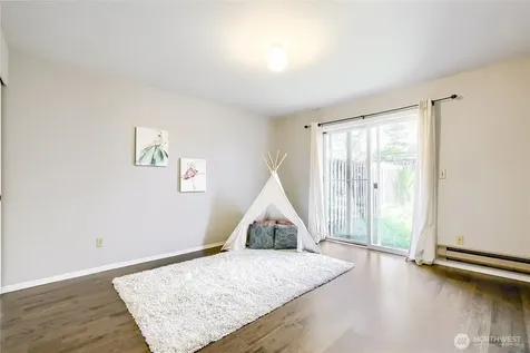 806 NW 52nd Street Seattle WA 98107