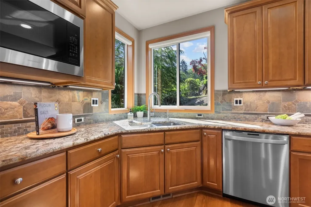 2759 NW Pine Cone Place Issaquah WA 98027