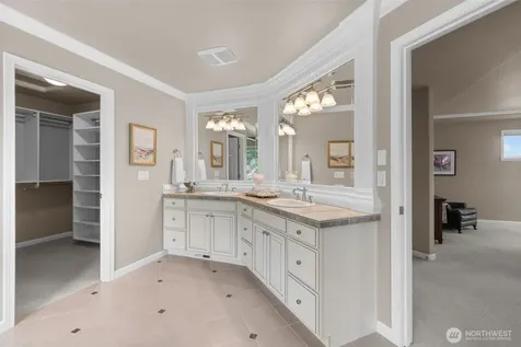 2759 NW Pine Cone Place Issaquah WA 98027
