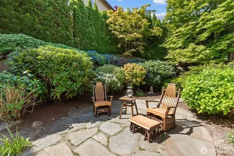 2759 NW Pine Cone Place Issaquah WA 98027