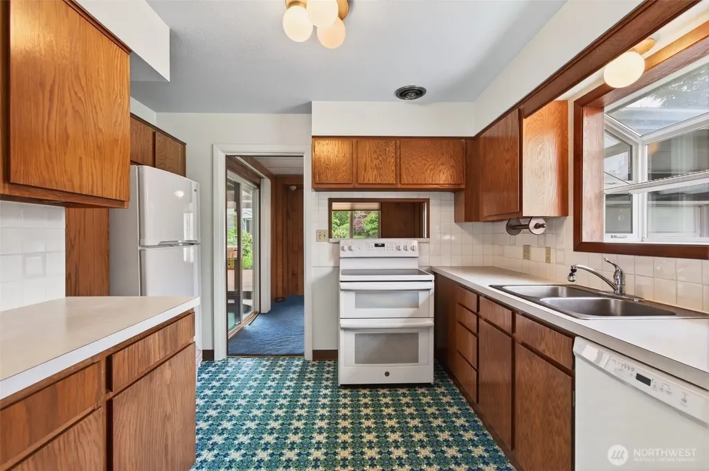 2 Pacific Place Longview WA 98632