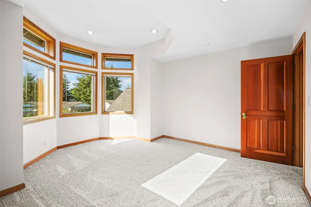 5452 Northwest Drive Bellingham WA 98226
