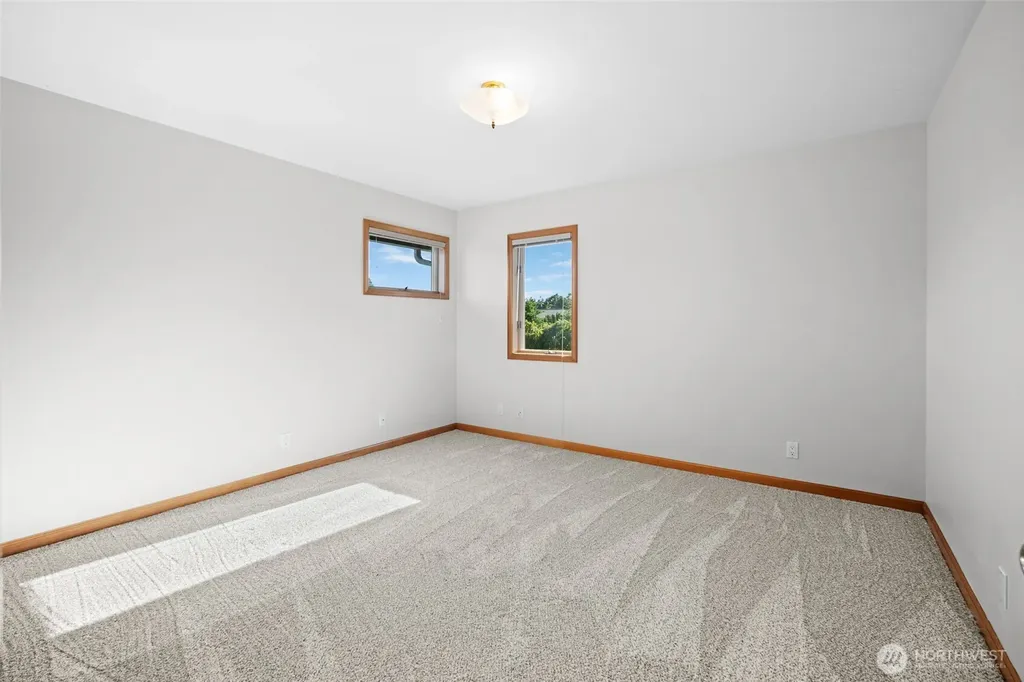 5452 Northwest Drive Bellingham WA 98226