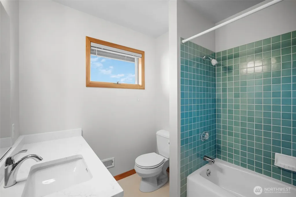 5452 Northwest Drive Bellingham WA 98226
