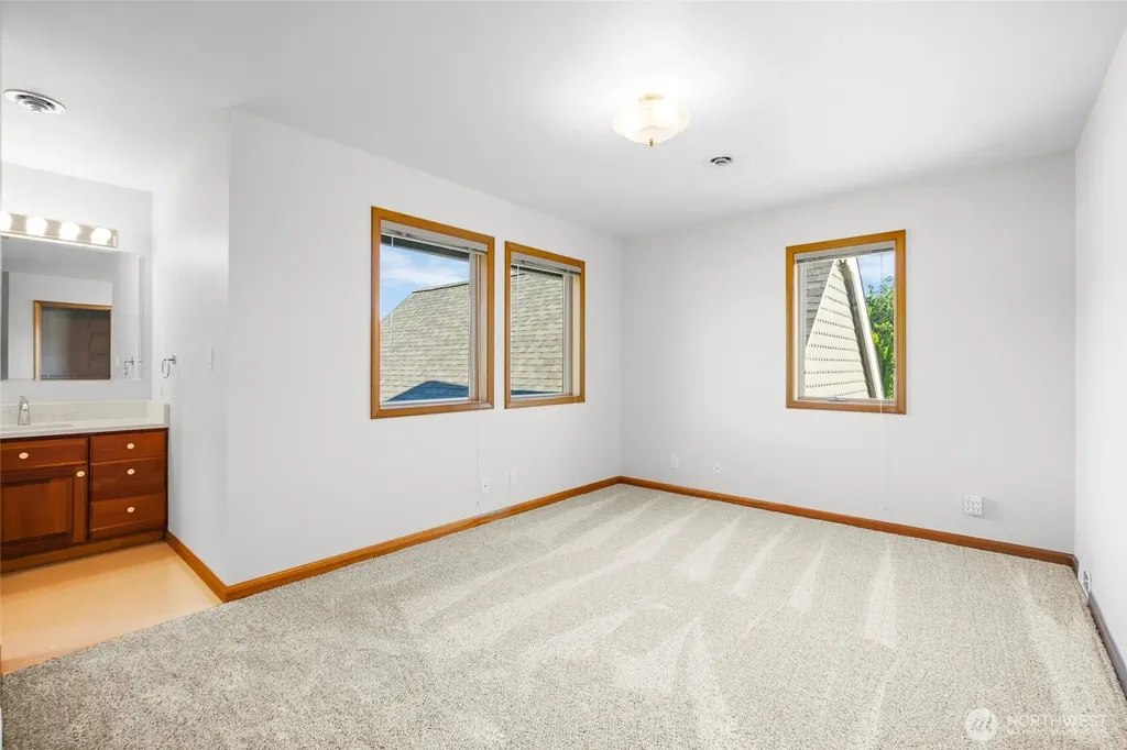 5452 Northwest Drive Bellingham WA 98226