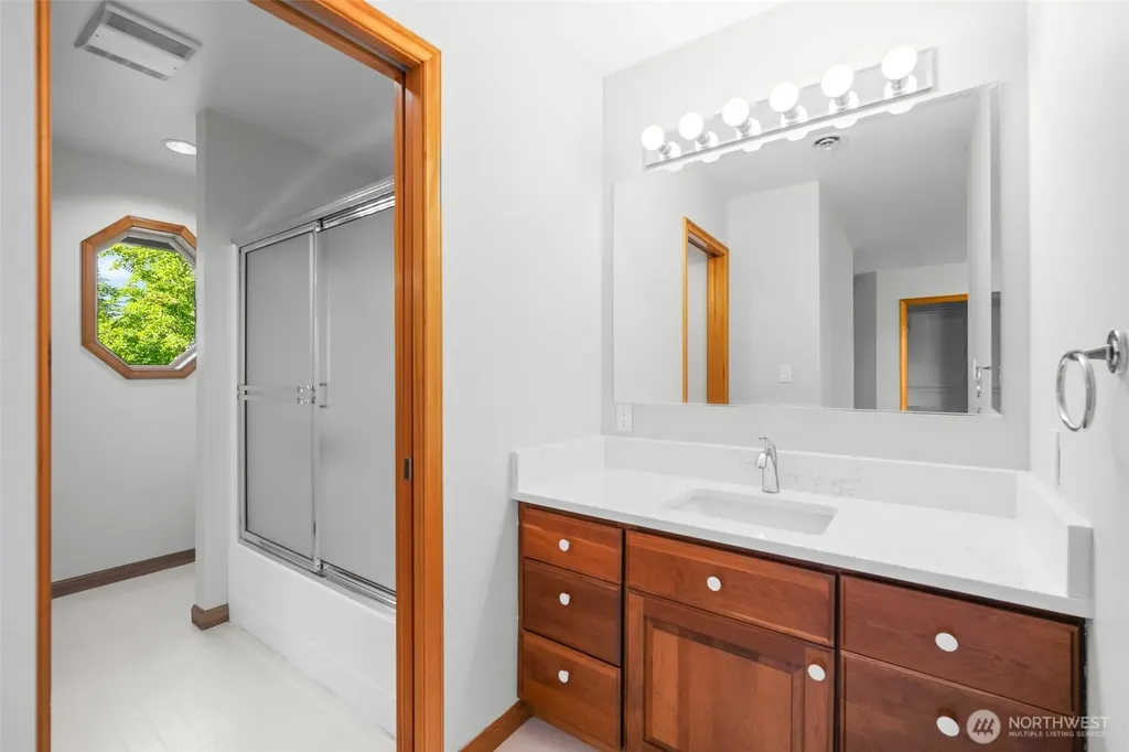 5452 Northwest Drive Bellingham WA 98226