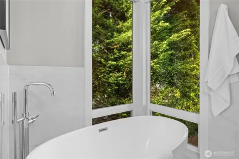 16908 SE 34th Street Bellevue WA 98008