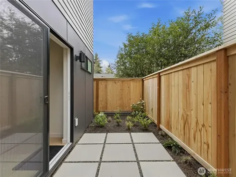 1412 N 47th Street Seattle WA 98103