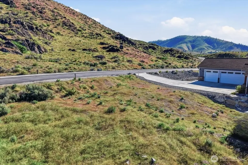 857 Long Drive Chelan WA 98816