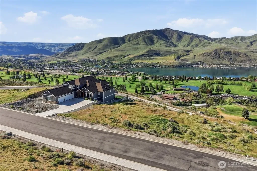 857 Long Drive Chelan WA 98816