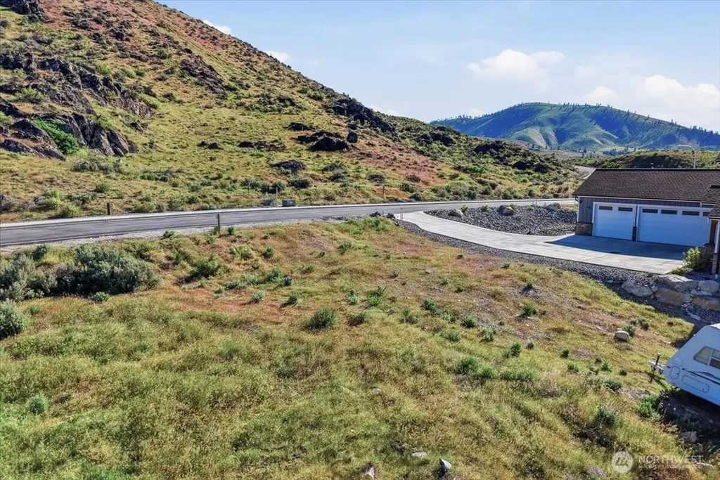 857 Long Drive Chelan WA 98816