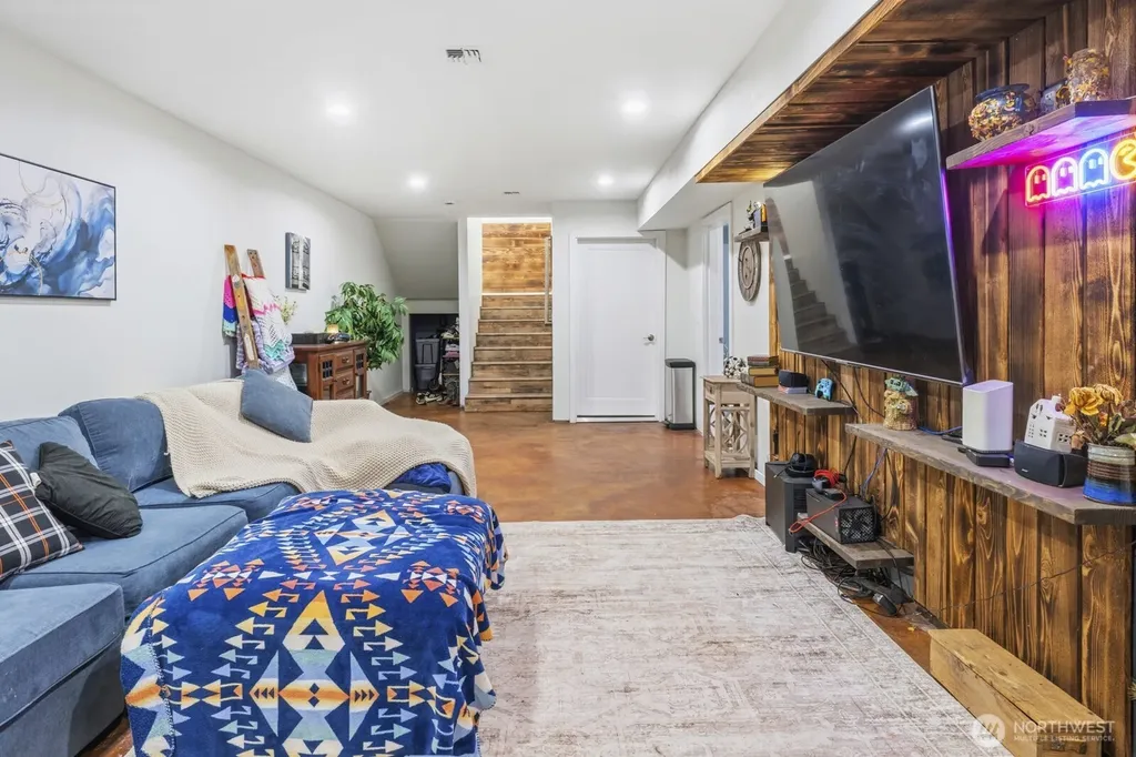 690 N Summit Mccleary WA 98557