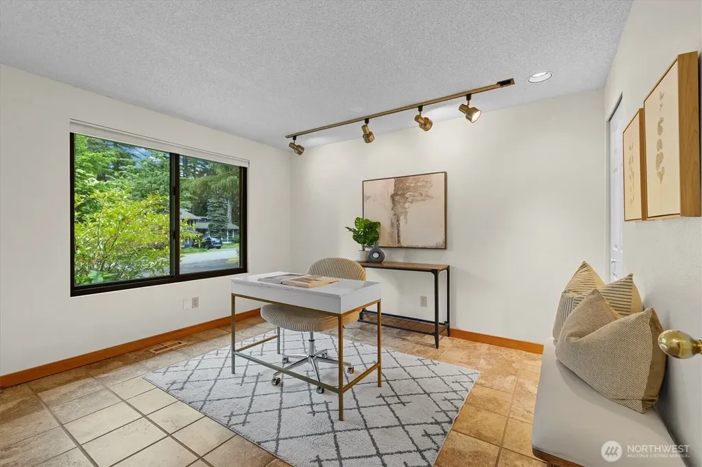 6923 237th Avenue NE Redmond WA 98053