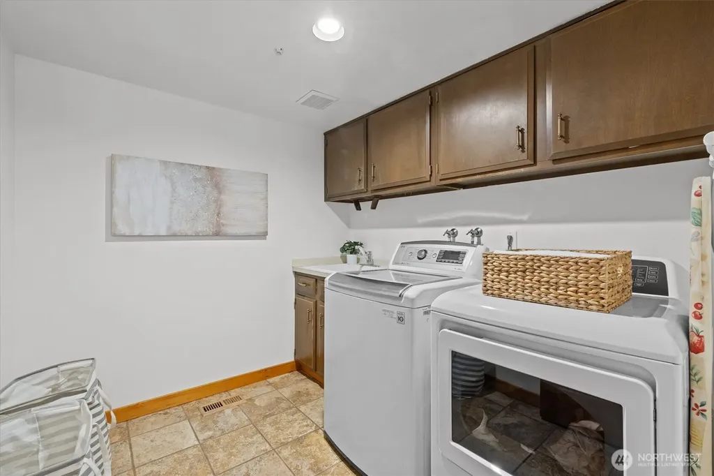 6923 237th Avenue NE Redmond WA 98053