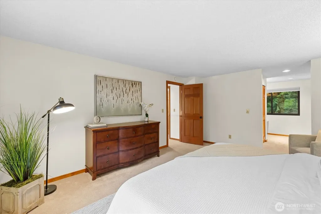 6923 237th Avenue NE Redmond WA 98053