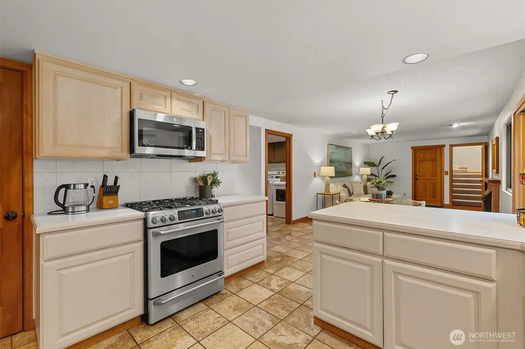 6923 237th Avenue NE Redmond WA 98053