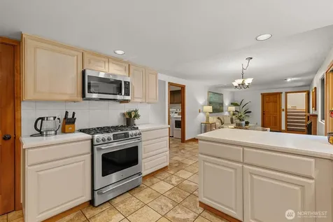 6923 237th Avenue NE Redmond WA 98053