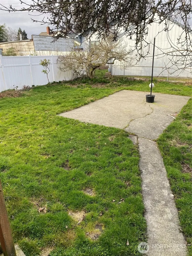 1222 9th Street Bremerton WA 98337