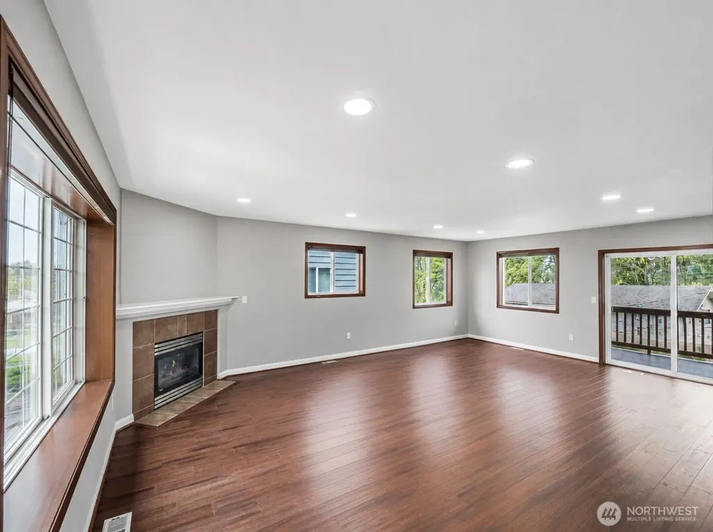 1011 94th Drive NE Lake Stevens WA 98258