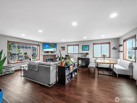 1011 94th Drive NE Lake Stevens WA 98258