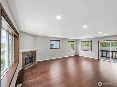 1011 94th Drive NE Lake Stevens WA 98258
