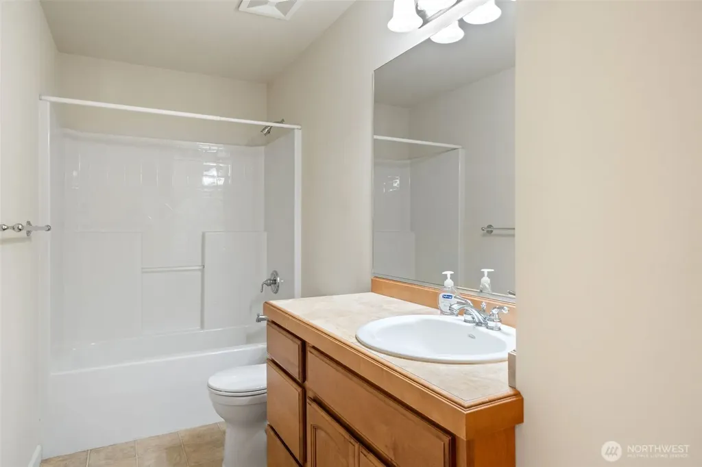 160 E Soderberg Road Allyn WA 98524