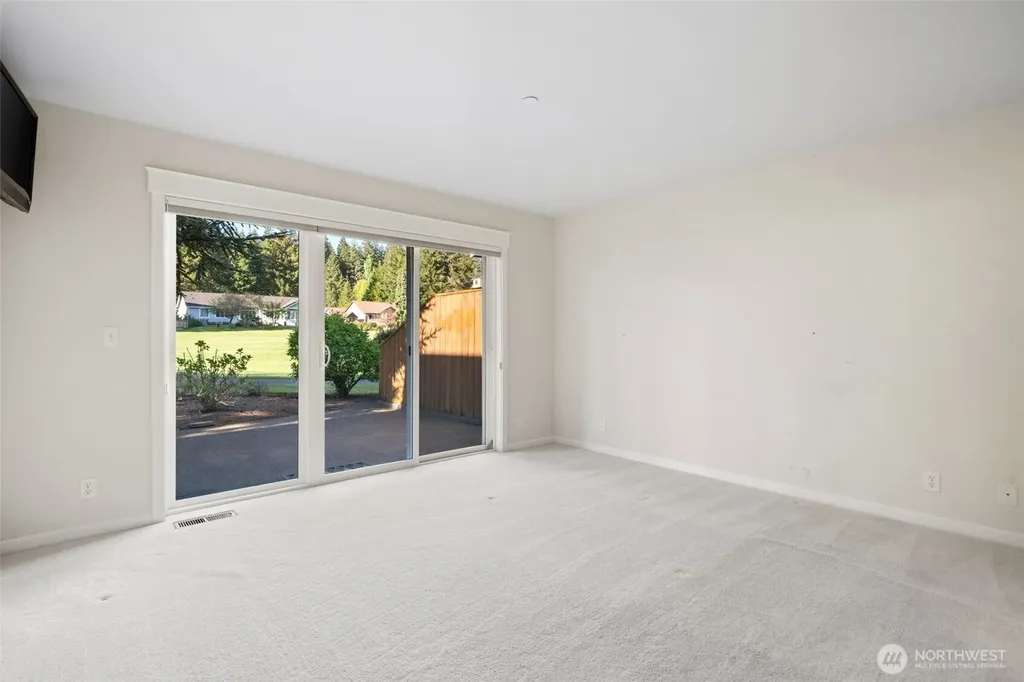 160 E Soderberg Road Allyn WA 98524