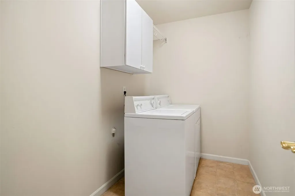 160 E Soderberg Road Allyn WA 98524