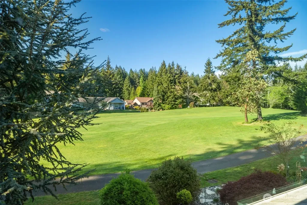 160 E Soderberg Road Allyn WA 98524