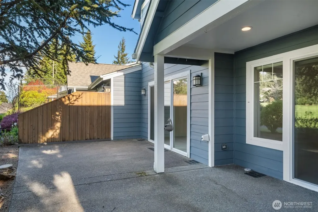 160 E Soderberg Road Allyn WA 98524