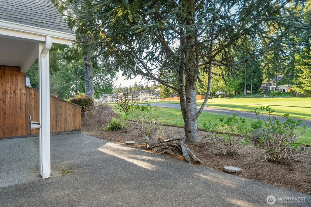 160 E Soderberg Road Allyn WA 98524