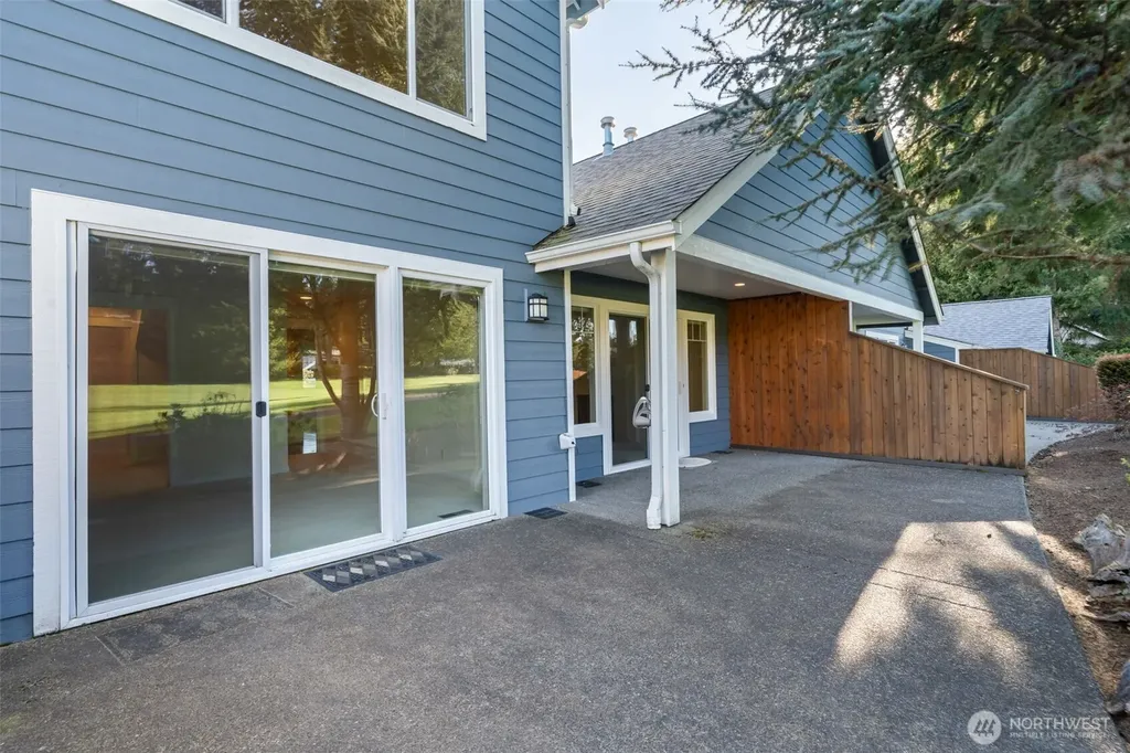 160 E Soderberg Road Allyn WA 98524