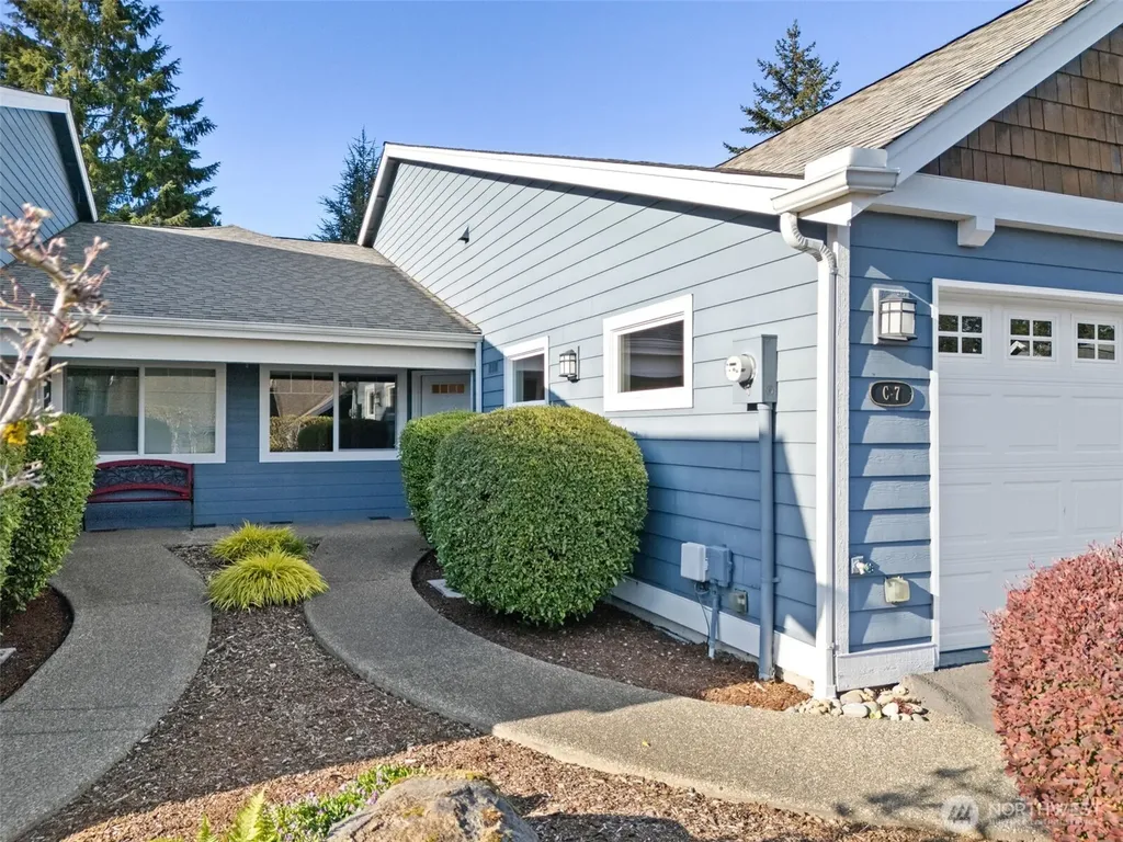160 E Soderberg Road Allyn WA 98524