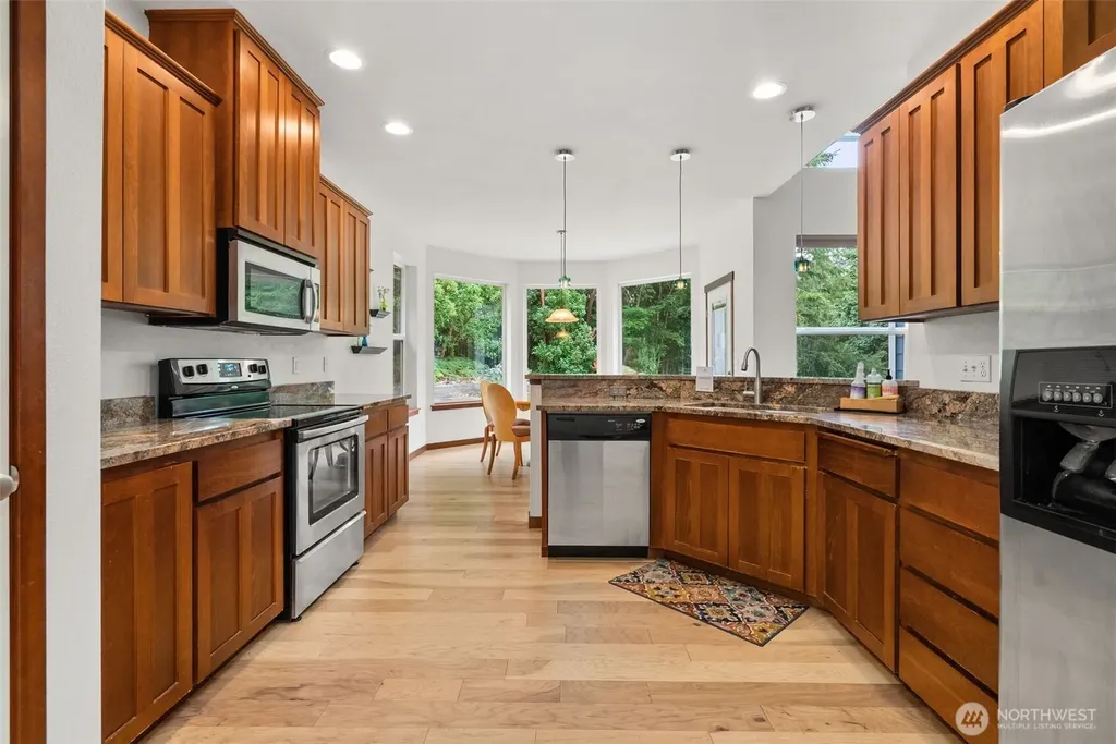 11940 Windtree Lane SE Rainier WA 98576