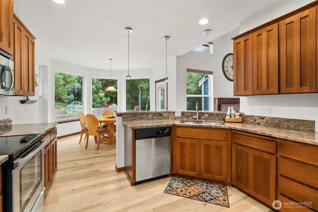 11940 Windtree Lane SE Rainier WA 98576