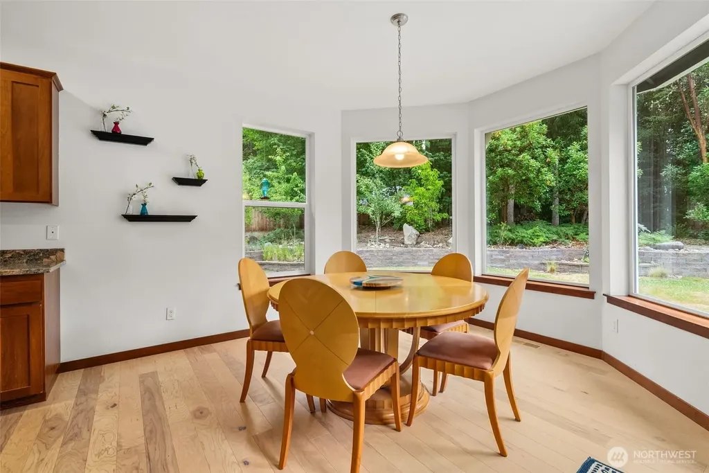 11940 Windtree Lane SE Rainier WA 98576