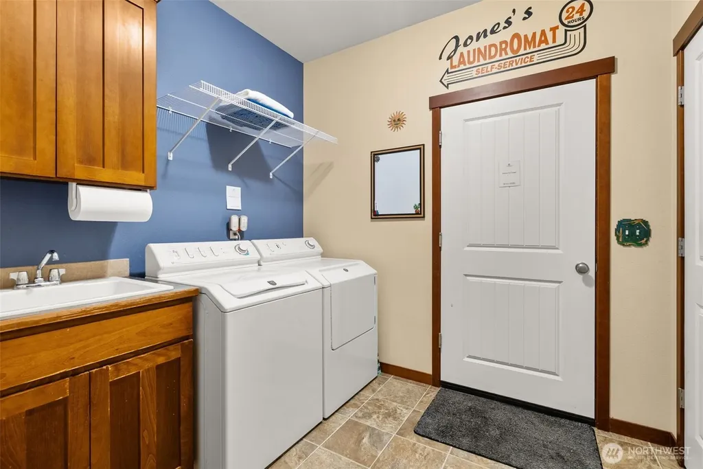 11940 Windtree Lane SE Rainier WA 98576