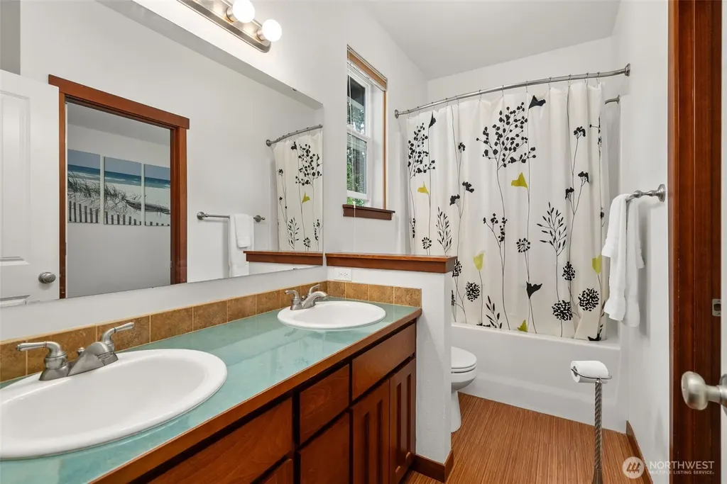 11940 Windtree Lane SE Rainier WA 98576