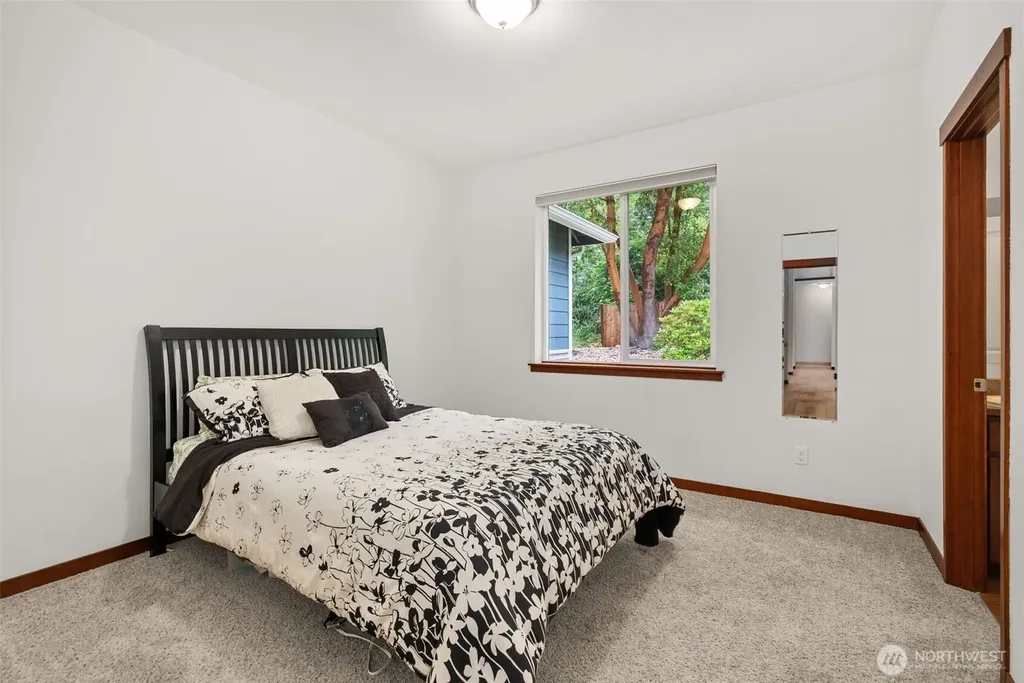 11940 Windtree Lane SE Rainier WA 98576