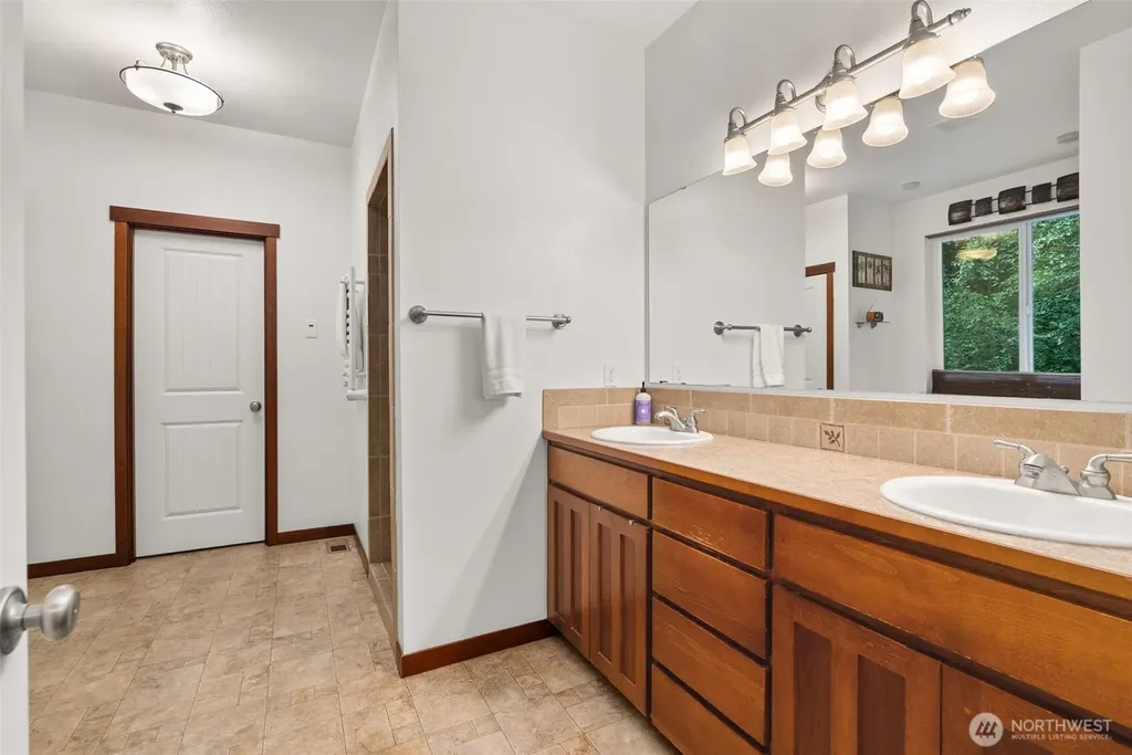 11940 Windtree Lane SE Rainier WA 98576